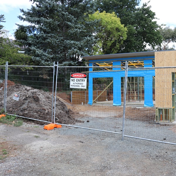 do you deliver and install temporary fencing and what's the price for these services in Fort Fairfield ME